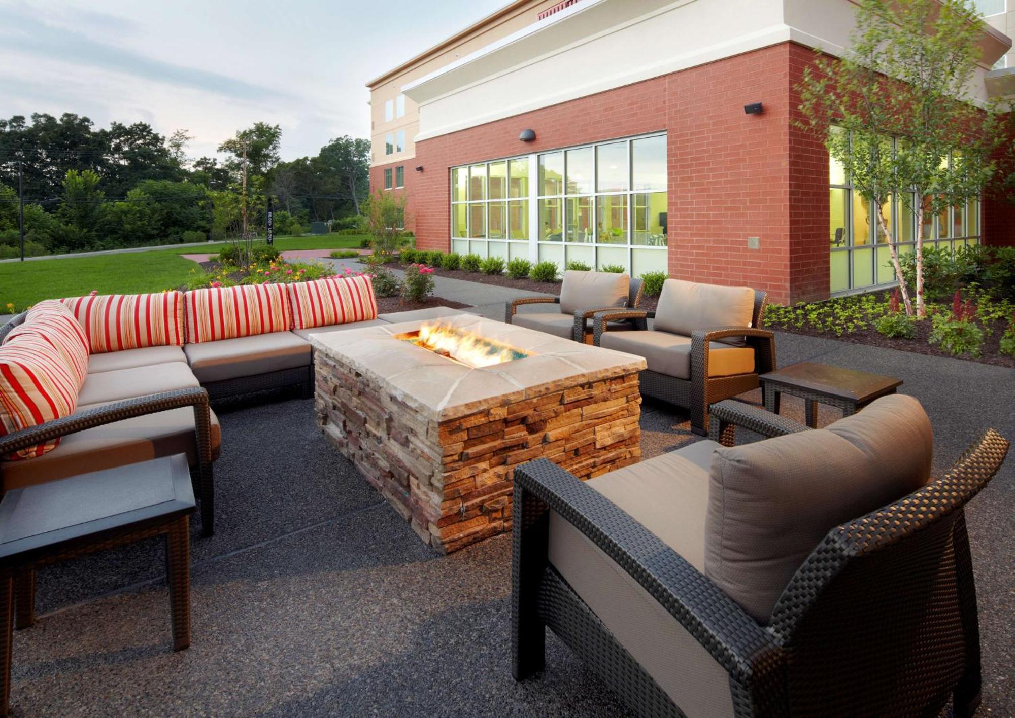 Homewood Suites By Hilton Pittsburgh Airport/Robinson Mall Area Moon Township Exterior photo